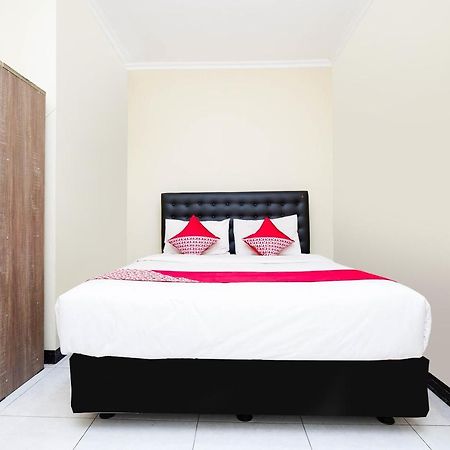 Hotel Oyo 1835 Kostel Wood Semarang Zewnętrze zdjęcie