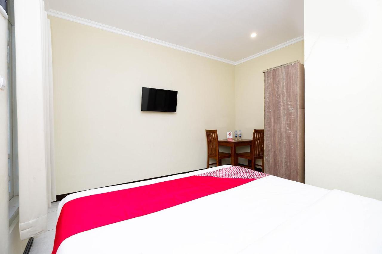 Hotel Oyo 1835 Kostel Wood Semarang Zewnętrze zdjęcie