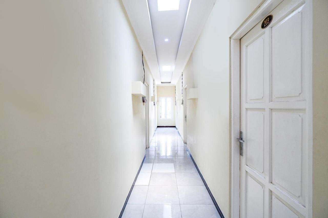 Hotel Oyo 1835 Kostel Wood Semarang Zewnętrze zdjęcie