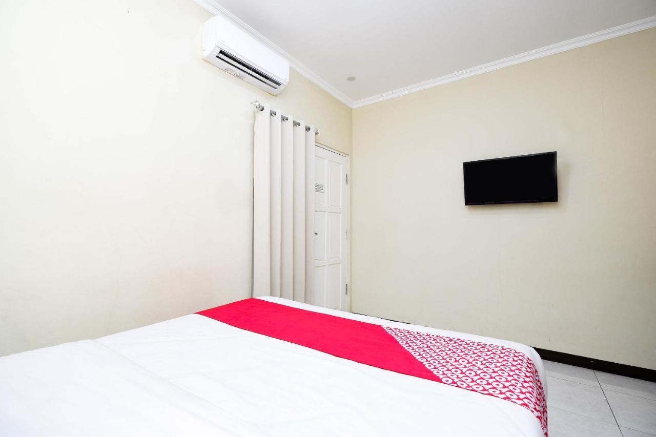 Hotel Oyo 1835 Kostel Wood Semarang Zewnętrze zdjęcie