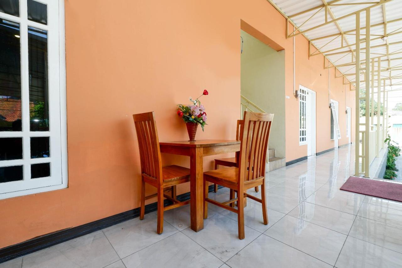 Hotel Oyo 1835 Kostel Wood Semarang Zewnętrze zdjęcie