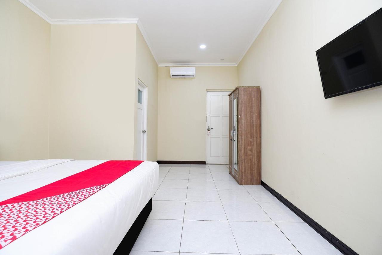 Hotel Oyo 1835 Kostel Wood Semarang Zewnętrze zdjęcie